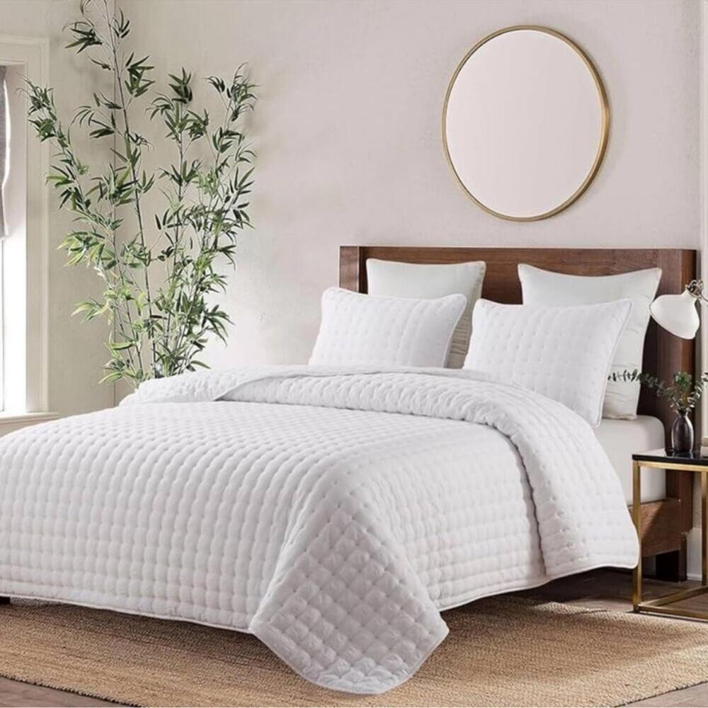 π PB Style King Quilt Set Tufted Classic White 3 piece Set - Picture 2 of 6